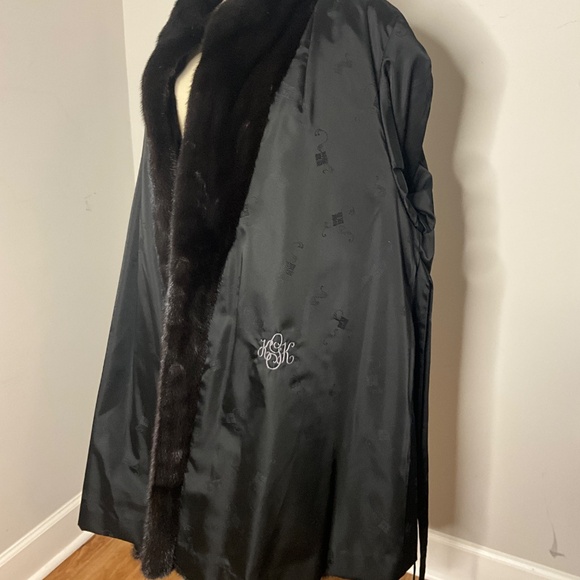Gorgeous Mink Coat - Picture 4 of 7